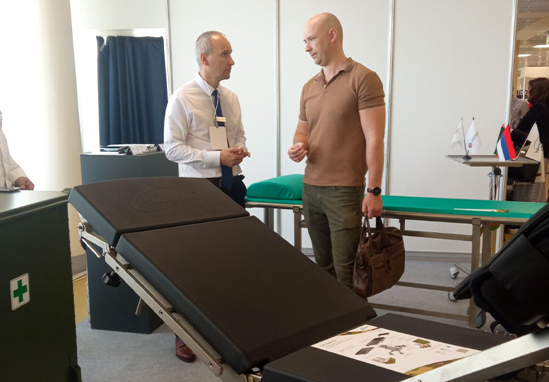 Медин на выставке "Военно-полевая хирургия и реабилитация"